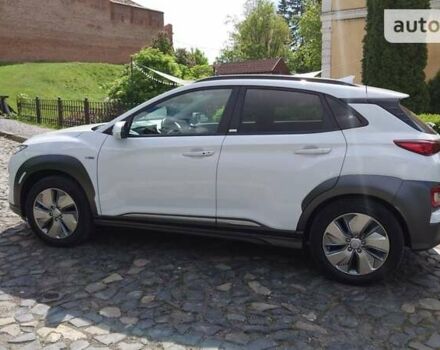 Белый Хендай Kona Electric, объемом двигателя 0 л и пробегом 20 тыс. км за 17400 $, фото 17 на Automoto.ua