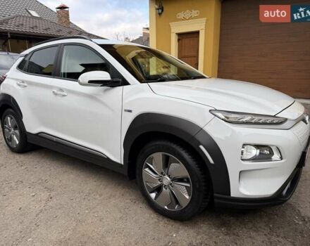 Білий Хендай Kona Electric, об'ємом двигуна 0 л та пробігом 64 тис. км за 14950 $, фото 9 на Automoto.ua