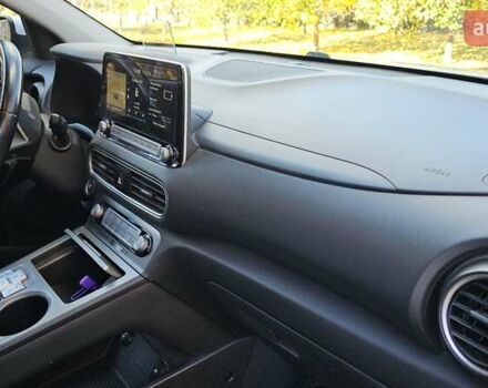 Белый Хендай Kona Electric, объемом двигателя 0 л и пробегом 44 тыс. км за 17450 $, фото 21 на Automoto.ua