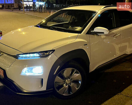Белый Хендай Kona Electric, объемом двигателя 0 л и пробегом 115 тыс. км за 16900 $, фото 58 на Automoto.ua