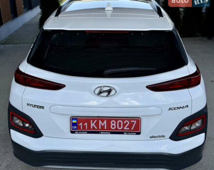 Белый Хендай Kona Electric, объемом двигателя 0 л и пробегом 95 тыс. км за 17500 $, фото 23 на Automoto.ua