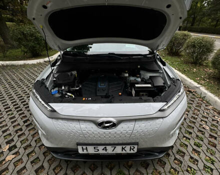 Белый Хендай Kona Electric, объемом двигателя 0 л и пробегом 103 тыс. км за 17999 $, фото 122 на Automoto.ua