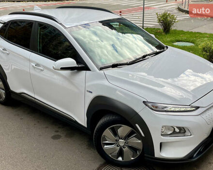 Белый Хендай Kona Electric, объемом двигателя 0 л и пробегом 115 тыс. км за 16900 $, фото 9 на Automoto.ua