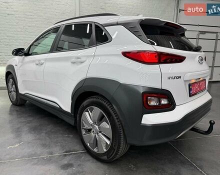 Белый Хендай Kona Electric, объемом двигателя 0 л и пробегом 92 тыс. км за 18983 $, фото 3 на Automoto.ua