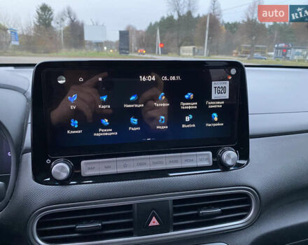 Белый Хендай Kona Electric, объемом двигателя 0 л и пробегом 166 тыс. км за 16900 $, фото 27 на Automoto.ua