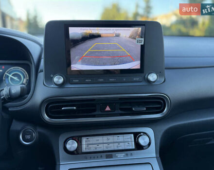 Белый Хендай Kona Electric, объемом двигателя 0 л и пробегом 80 тыс. км за 16900 $, фото 29 на Automoto.ua