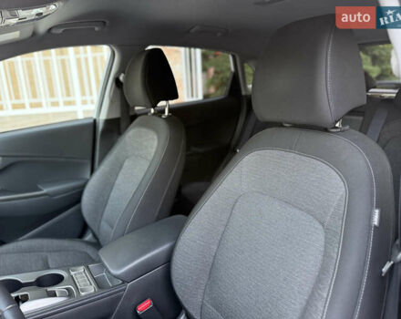 Белый Хендай Kona Electric, объемом двигателя 0 л и пробегом 150 тыс. км за 16960 $, фото 21 на Automoto.ua