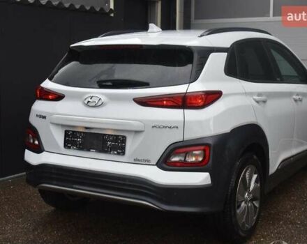Білий Хендай Kona Electric, об'ємом двигуна 0 л та пробігом 15 тис. км за 15950 $, фото 4 на Automoto.ua