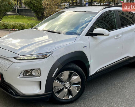 Белый Хендай Kona Electric, объемом двигателя 0 л и пробегом 115 тыс. км за 16900 $, фото 18 на Automoto.ua