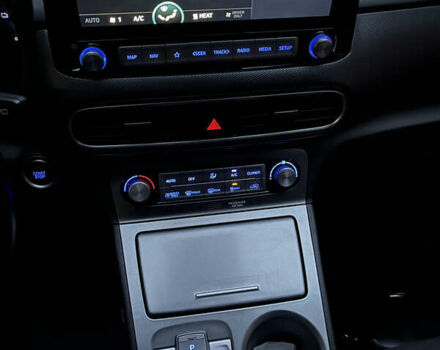 Белый Хендай Kona Electric, объемом двигателя 0 л и пробегом 115 тыс. км за 16900 $, фото 66 на Automoto.ua