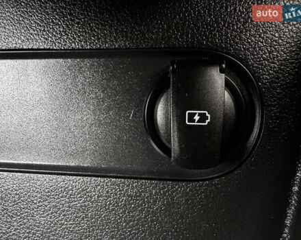 Белый Хендай Kona Electric, объемом двигателя 0 л и пробегом 103 тыс. км за 17999 $, фото 78 на Automoto.ua