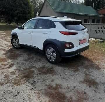 Білий Хендай Kona Electric, об'ємом двигуна 0 л та пробігом 71 тис. км за 17600 $, фото 5 на Automoto.ua