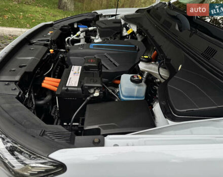 Белый Хендай Kona Electric, объемом двигателя 0 л и пробегом 103 тыс. км за 17999 $, фото 91 на Automoto.ua