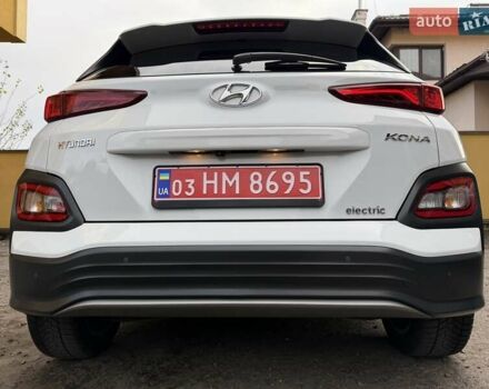 Білий Хендай Kona Electric, об'ємом двигуна 0 л та пробігом 64 тис. км за 14950 $, фото 6 на Automoto.ua