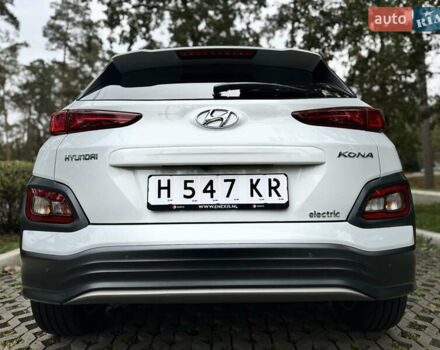 Белый Хендай Kona Electric, объемом двигателя 0 л и пробегом 103 тыс. км за 17999 $, фото 14 на Automoto.ua