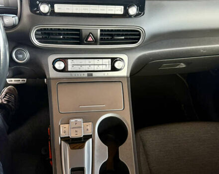 Белый Хендай Kona Electric, объемом двигателя 0 л и пробегом 95 тыс. км за 17500 $, фото 15 на Automoto.ua