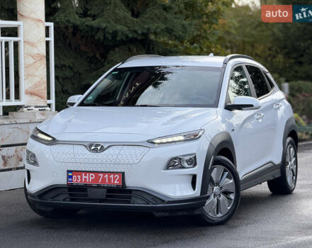 Белый Хендай Kona Electric, объемом двигателя 0 л и пробегом 150 тыс. км за 16960 $, фото 3 на Automoto.ua