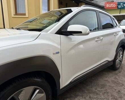 Білий Хендай Kona Electric, об'ємом двигуна 0 л та пробігом 64 тис. км за 14950 $, фото 24 на Automoto.ua