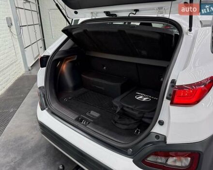Белый Хендай Kona Electric, объемом двигателя 0 л и пробегом 92 тыс. км за 18983 $, фото 35 на Automoto.ua