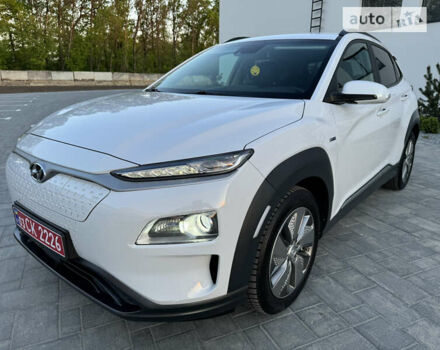 Белый Хендай Kona Electric, объемом двигателя 0 л и пробегом 88 тыс. км за 19200 $, фото 10 на Automoto.ua