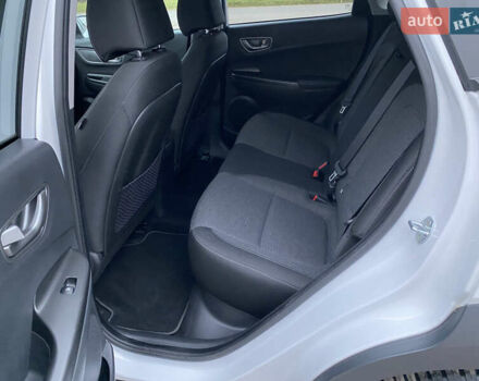 Белый Хендай Kona Electric, объемом двигателя 0 л и пробегом 166 тыс. км за 16900 $, фото 17 на Automoto.ua