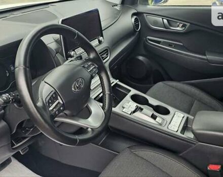 Белый Хендай Kona Electric, объемом двигателя 0 л и пробегом 50 тыс. км за 21500 $, фото 5 на Automoto.ua