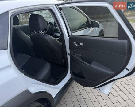 Білий Хендай Kona Electric, об'ємом двигуна 0 л та пробігом 81 тис. км за 18500 $, фото 42 на Automoto.ua