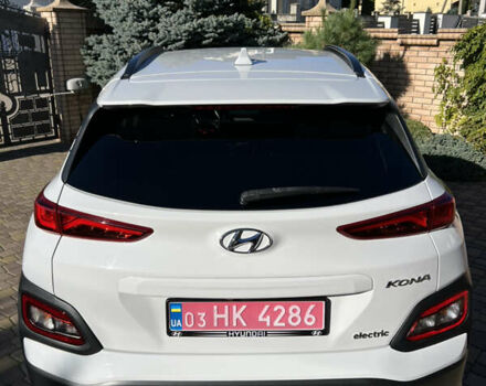 Белый Хендай Kona Electric, объемом двигателя 0 л и пробегом 88 тыс. км за 17900 $, фото 9 на Automoto.ua