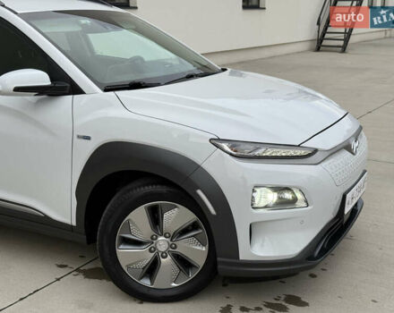Белый Хендай Kona Electric, объемом двигателя 0 л и пробегом 96 тыс. км за 19500 $, фото 8 на Automoto.ua