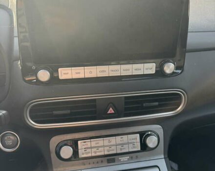 Белый Хендай Kona Electric, объемом двигателя 0 л и пробегом 50 тыс. км за 10599 $, фото 13 на Automoto.ua