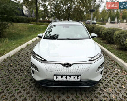 Белый Хендай Kona Electric, объемом двигателя 0 л и пробегом 103 тыс. км за 17999 $, фото 7 на Automoto.ua