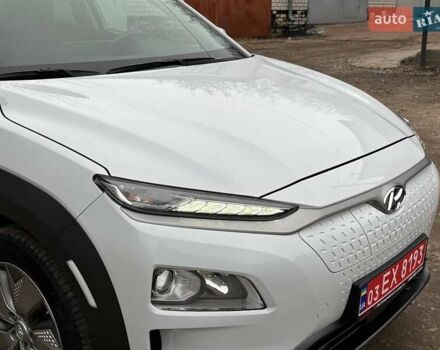 Білий Хендай Kona Electric, об'ємом двигуна 0 л та пробігом 102 тис. км за 15700 $, фото 11 на Automoto.ua