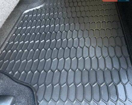 Білий Хендай Kona Electric, об'ємом двигуна 0 л та пробігом 64 тис. км за 14950 $, фото 105 на Automoto.ua