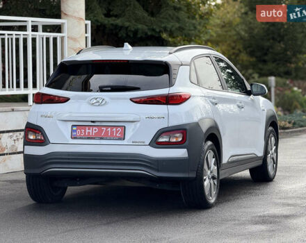 Белый Хендай Kona Electric, объемом двигателя 0 л и пробегом 150 тыс. км за 16960 $, фото 12 на Automoto.ua