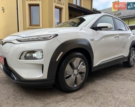Білий Хендай Kona Electric, об'ємом двигуна 0 л та пробігом 64 тис. км за 14950 $, фото 2 на Automoto.ua