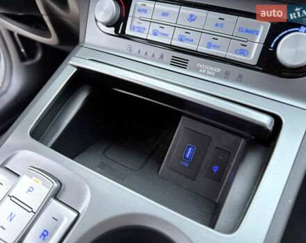 Белый Хендай Kona Electric, объемом двигателя 0 л и пробегом 96 тыс. км за 19500 $, фото 49 на Automoto.ua