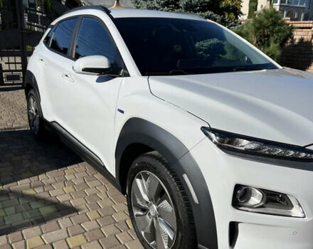 Белый Хендай Kona Electric, объемом двигателя 0 л и пробегом 88 тыс. км за 17900 $, фото 4 на Automoto.ua