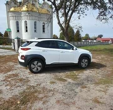 Білий Хендай Kona Electric, об'ємом двигуна 0 л та пробігом 71 тис. км за 17600 $, фото 8 на Automoto.ua