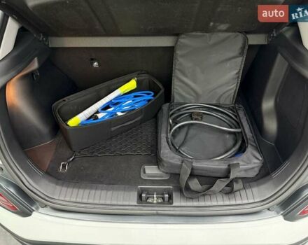 Белый Хендай Kona Electric, объемом двигателя 0 л и пробегом 92 тыс. км за 18983 $, фото 38 на Automoto.ua