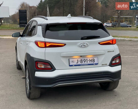 Белый Хендай Kona Electric, объемом двигателя 0 л и пробегом 166 тыс. км за 16900 $, фото 32 на Automoto.ua