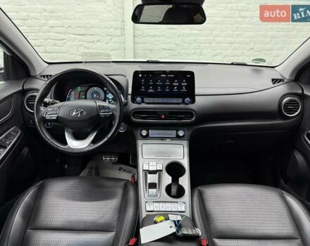 Белый Хендай Kona Electric, объемом двигателя 0 л и пробегом 92 тыс. км за 18983 $, фото 21 на Automoto.ua