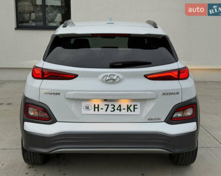 Белый Хендай Kona Electric, объемом двигателя 0 л и пробегом 96 тыс. км за 19500 $, фото 16 на Automoto.ua