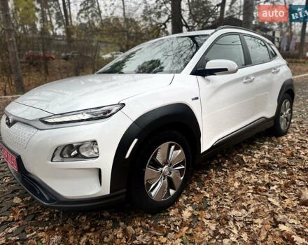 Білий Хендай Kona Electric, об'ємом двигуна 0 л та пробігом 59 тис. км за 17499 $, фото 47 на Automoto.ua