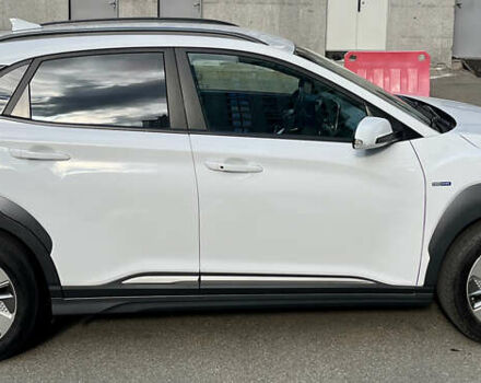Белый Хендай Kona Electric, объемом двигателя 0 л и пробегом 115 тыс. км за 16900 $, фото 23 на Automoto.ua