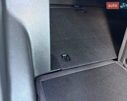 Білий Хендай Kona Electric, об'ємом двигуна 0 л та пробігом 64 тис. км за 14950 $, фото 132 на Automoto.ua