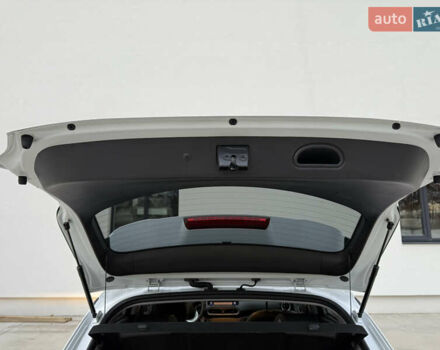 Белый Хендай Kona Electric, объемом двигателя 0 л и пробегом 96 тыс. км за 19500 $, фото 32 на Automoto.ua