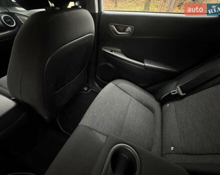 Білий Хендай Kona Electric, об'ємом двигуна 0 л та пробігом 59 тис. км за 17499 $, фото 23 на Automoto.ua