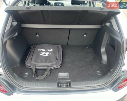 Білий Хендай Kona Electric, об'ємом двигуна 0 л та пробігом 158 тис. км за 16500 $, фото 29 на Automoto.ua