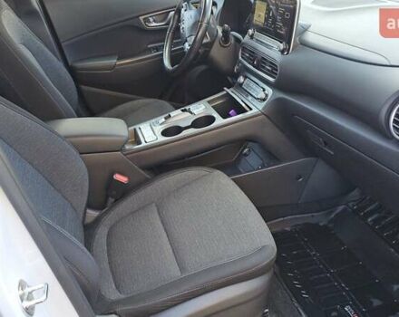 Белый Хендай Kona Electric, объемом двигателя 0 л и пробегом 44 тыс. км за 17450 $, фото 20 на Automoto.ua