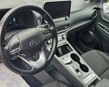 Белый Хендай Kona Electric, объемом двигателя 0 л и пробегом 50 тыс. км за 21500 $, фото 9 на Automoto.ua